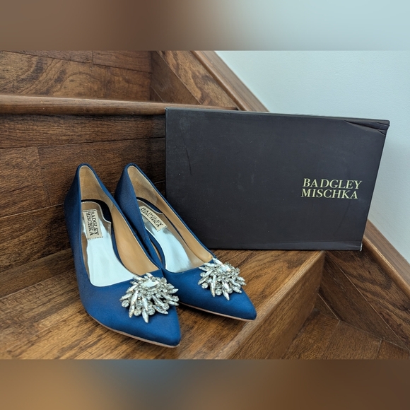 Gardenia Mid-Heel Pumps in Navy Badgley Mischka NWT Size 5.5 - Picture 3 of 13